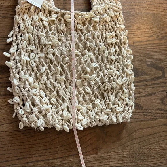 NWT Inc international Concepts macrame shell tote. Inside pockets snap close - Picture 4 of 8